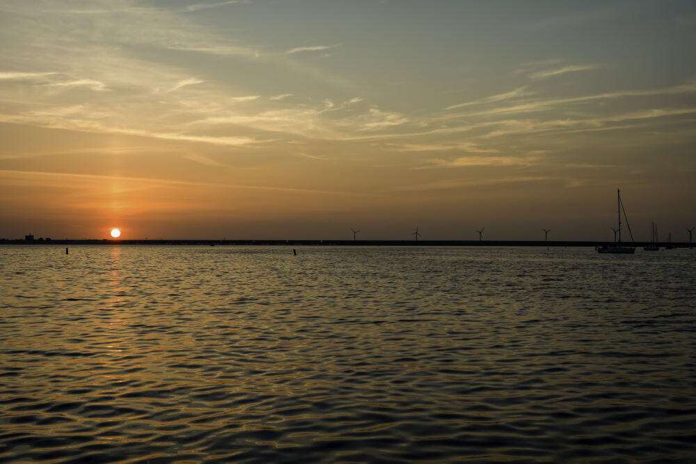 Zonsondergang op het water