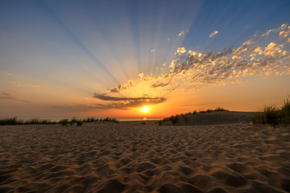 Reverse Sunrays at the Beach