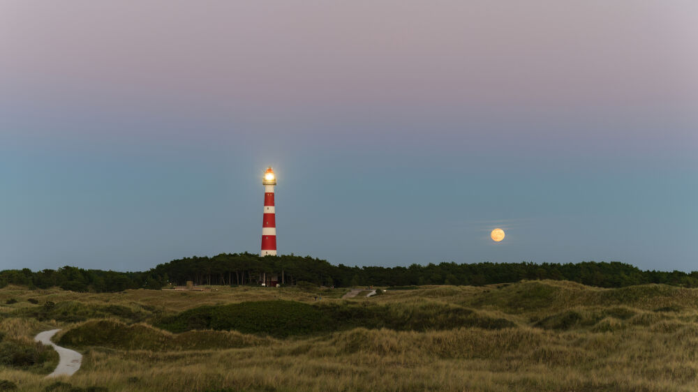 vuurtoren Ameland met vollemaan 