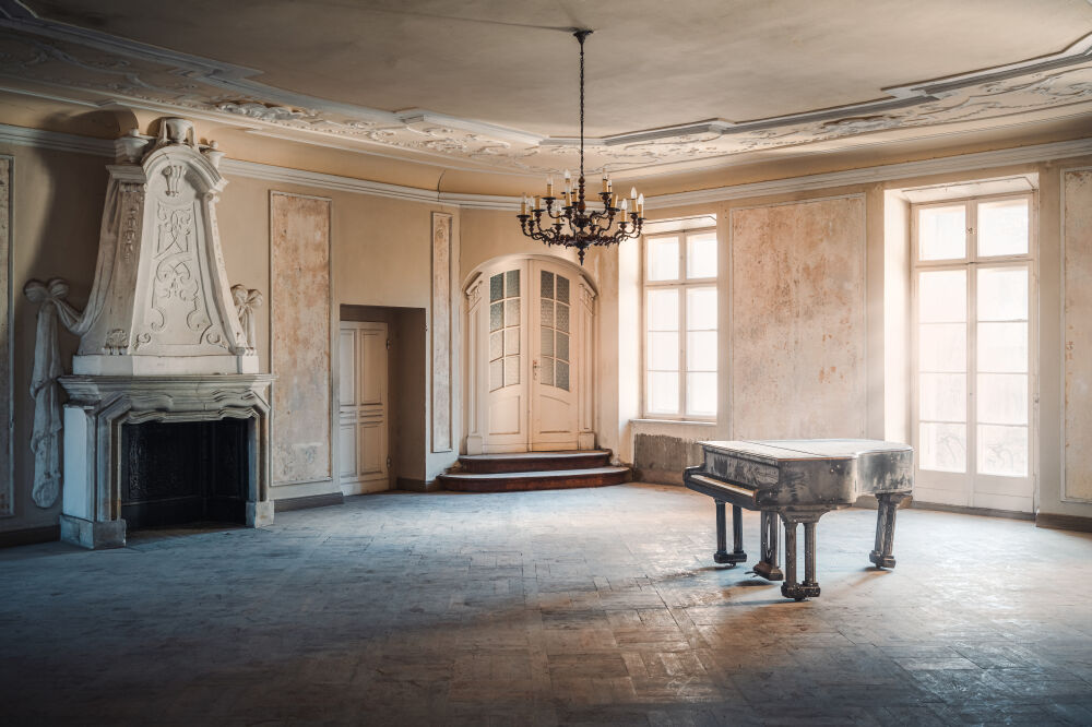 Verlaten Piano in het Licht