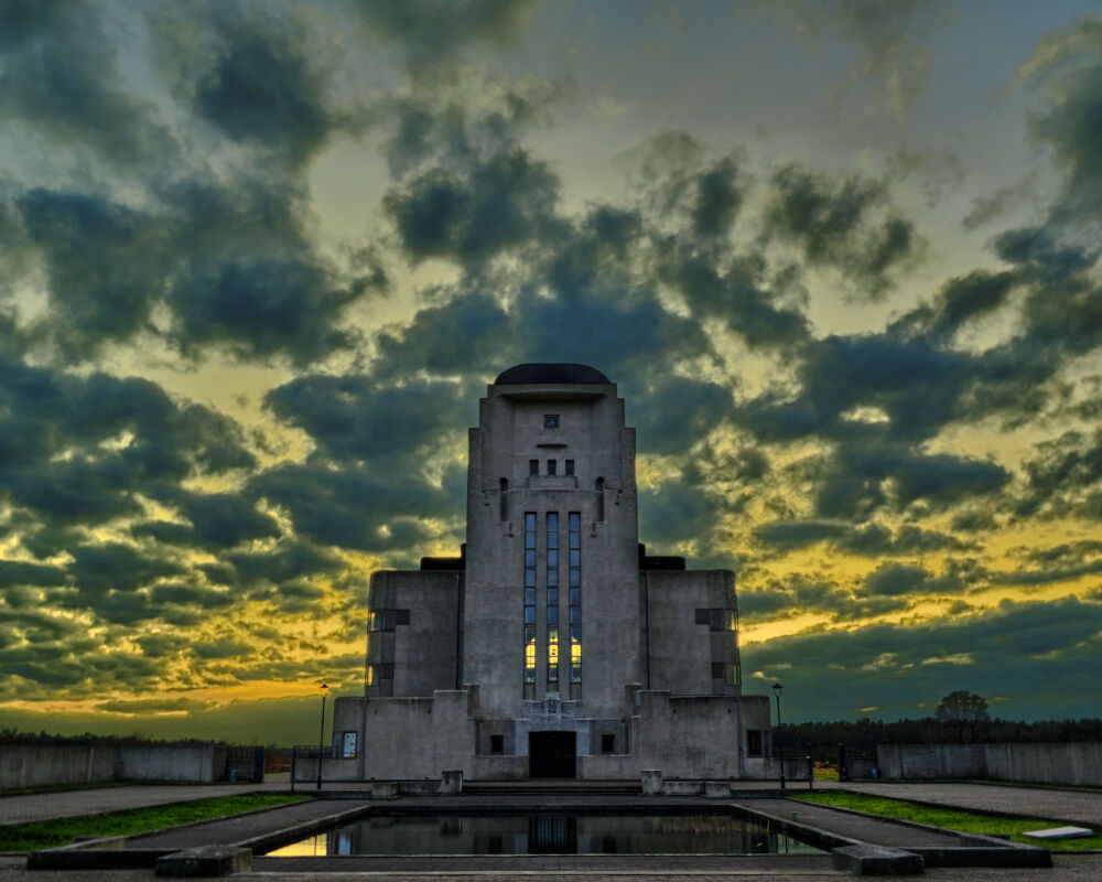 Groene luchten over Radio Kootwijk (gebouw A) I