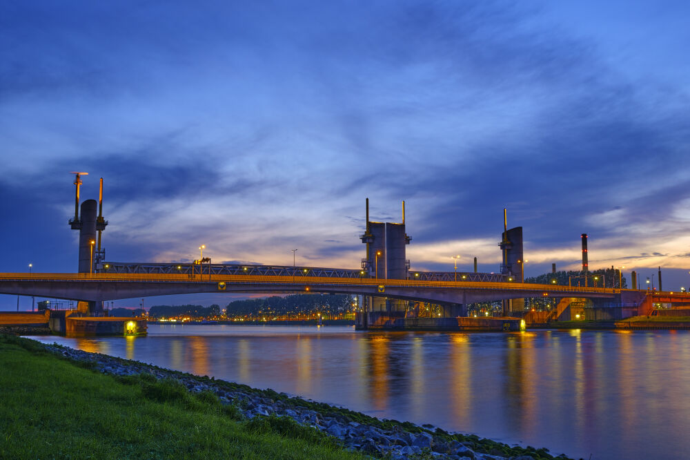 Stormvloedkering Hartelkering & Hartelbrug