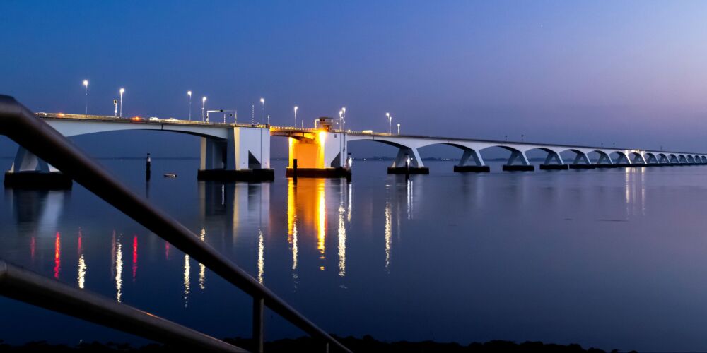 Zeelandbrug by night