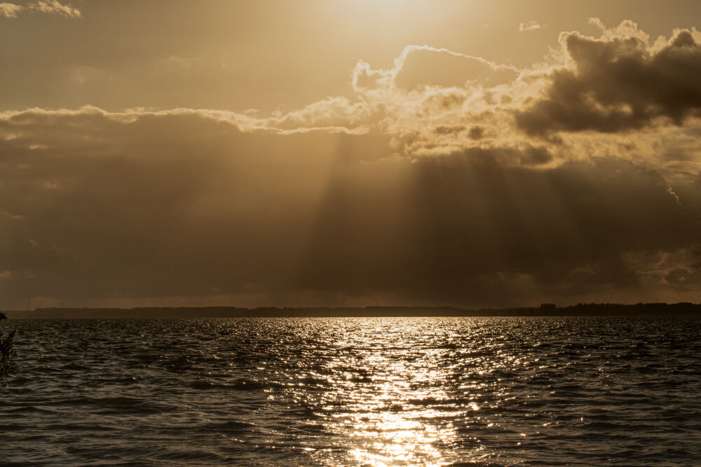 Het Veluwemeer met zonsondergang